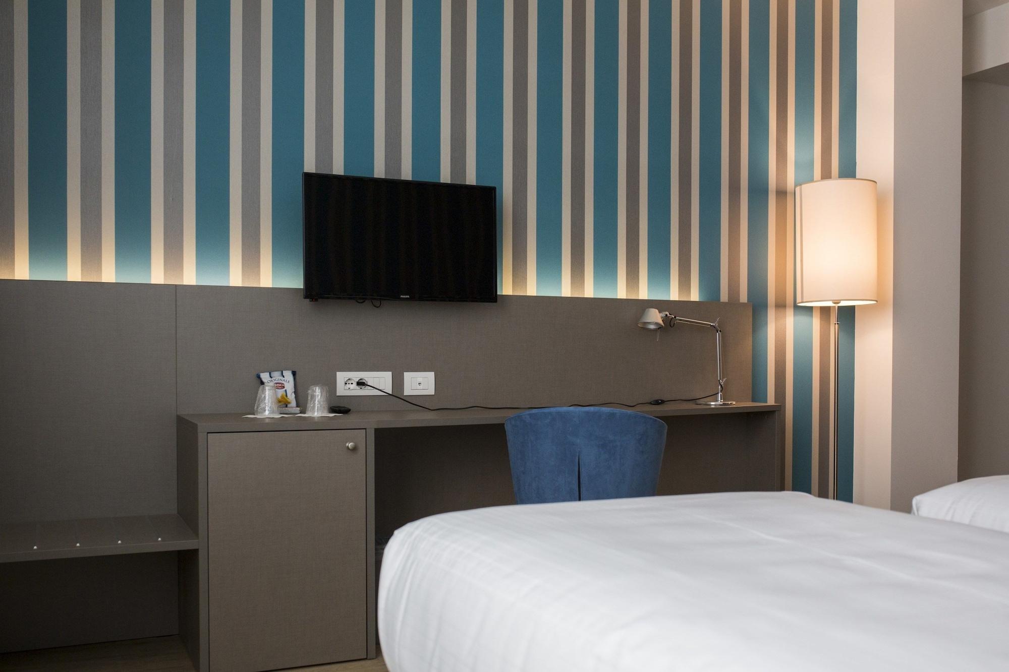 Diamante Mhotel Колленьо Экстерьер фото
