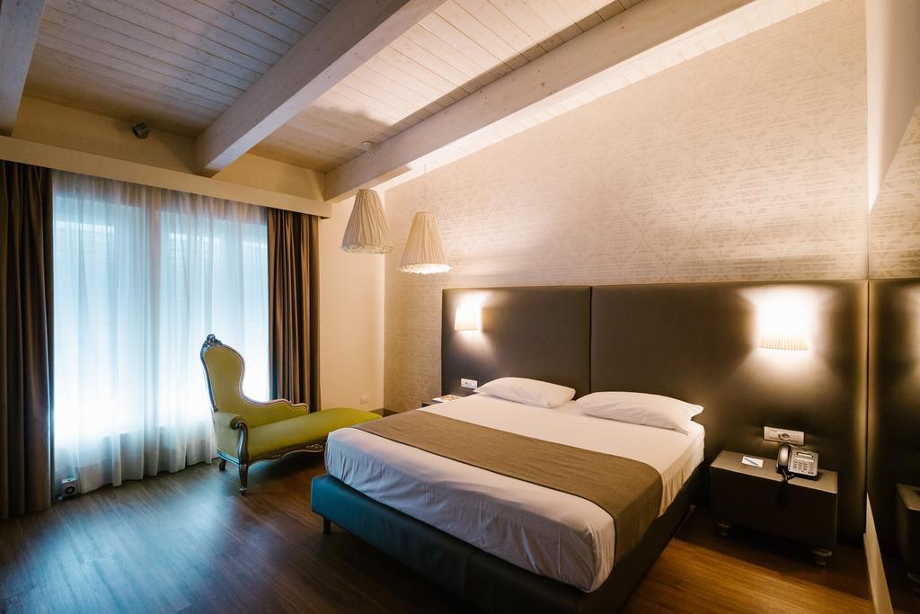 Diamante Mhotel Колленьо Экстерьер фото